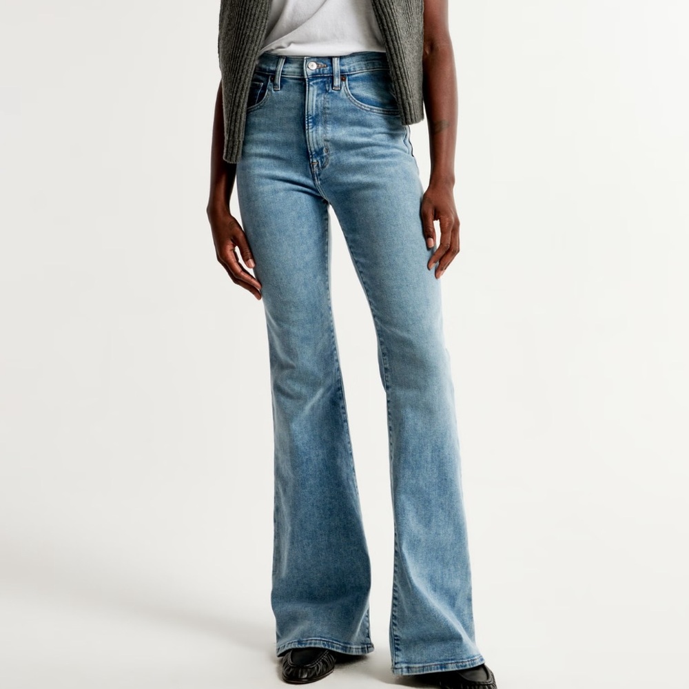 Abercrombie & Fitch Ultra High Rise The  Flare Jeans  size 33 L 16 Long